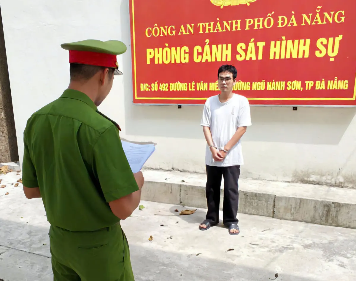 Bắt tạm giam đối tượng d&ugrave;ng clip nhạy cảm &eacute;p bạn g&aacute;i cũ quan hệ với nhiều người- Ảnh 1.