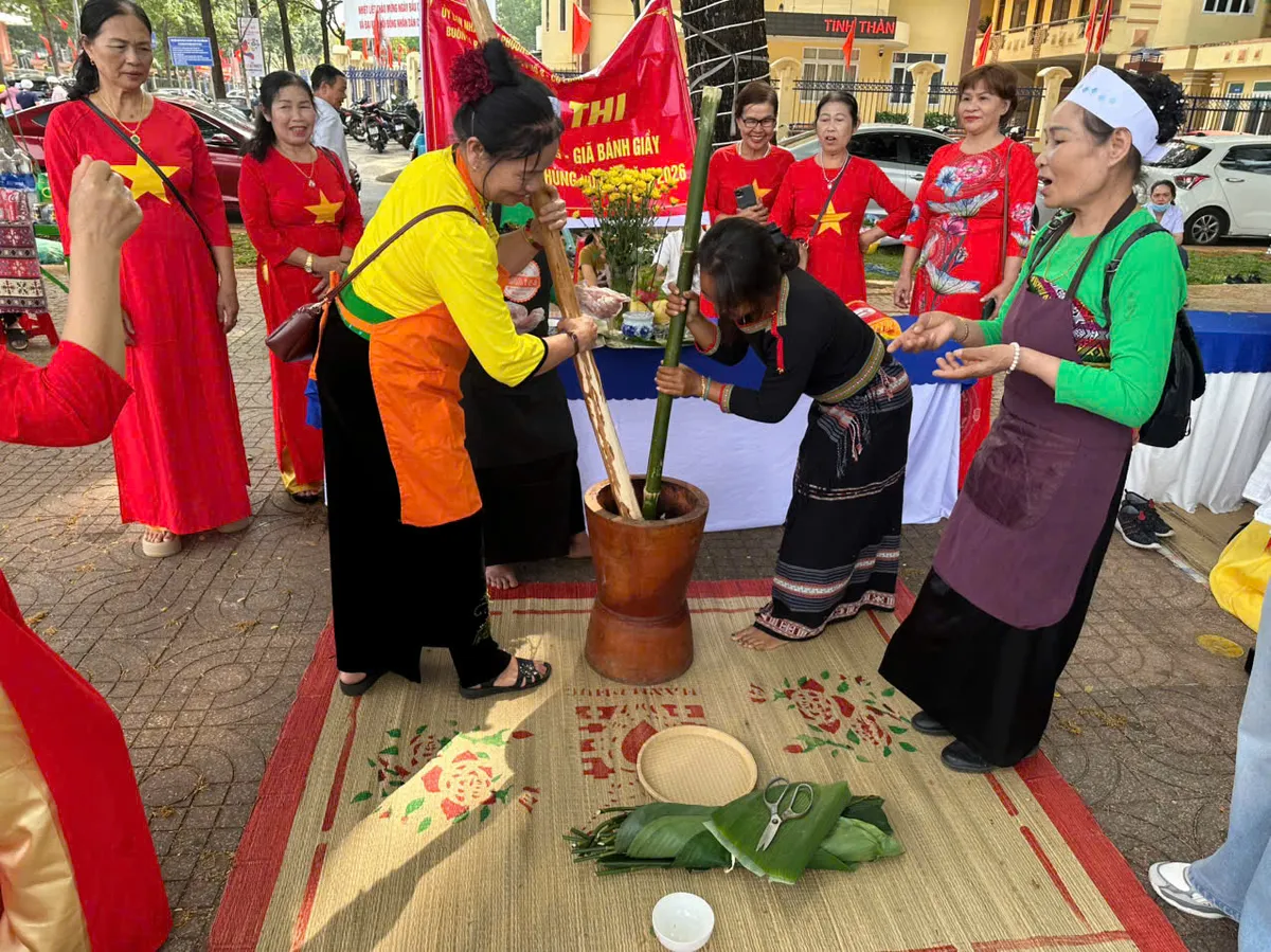 Đắk Lắk: Thi nấu b&aacute;nh chưng, gi&atilde; b&aacute;nh giầy h&uacute;t kh&aacute;ch du lịch- Ảnh 3.