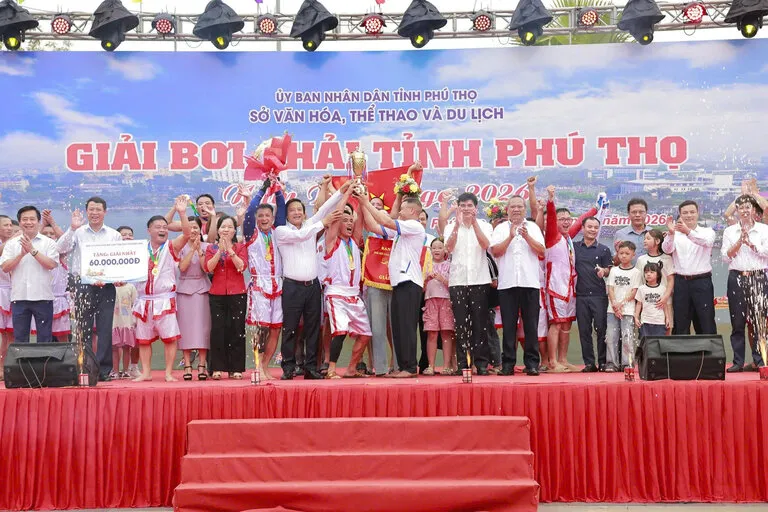 Giải bơi chải tỉnh Ph&uacute; Thọ 2026: Đội x&atilde; Ti&ecirc;n Lương gi&agrave;nh giải Nhất- Ảnh 3.