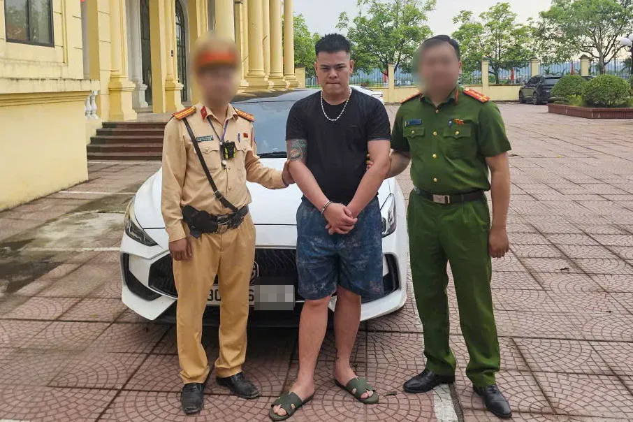 Ph&aacute;t hiện l&aacute;i xe t&agrave;ng trữ ma t&uacute;y khi kiểm tra phương tiện nghi vấn tại H&agrave; Nội- Ảnh 1.