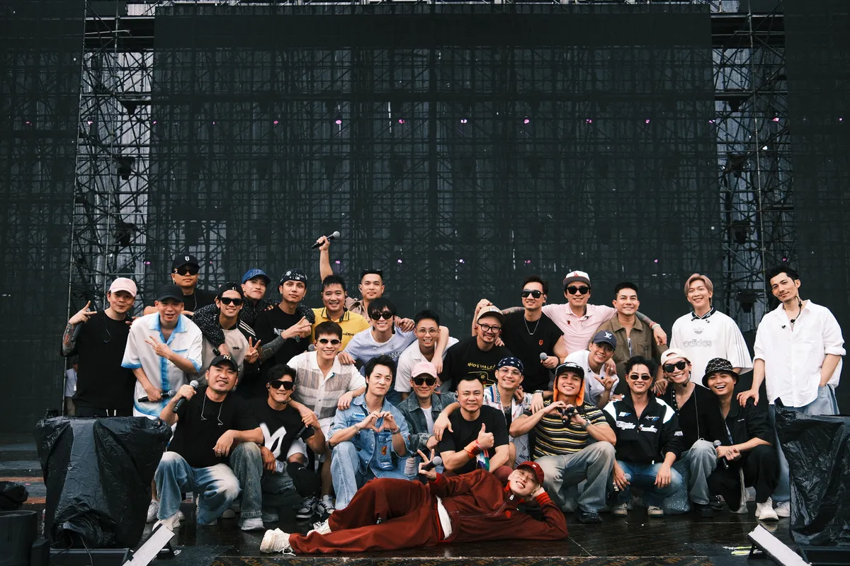 Gai Home tổng duyệt trong mưa, c&aacute;c Anh T&agrave;i vẫn ch&aacute;y hết m&igrave;nh- Ảnh 1.