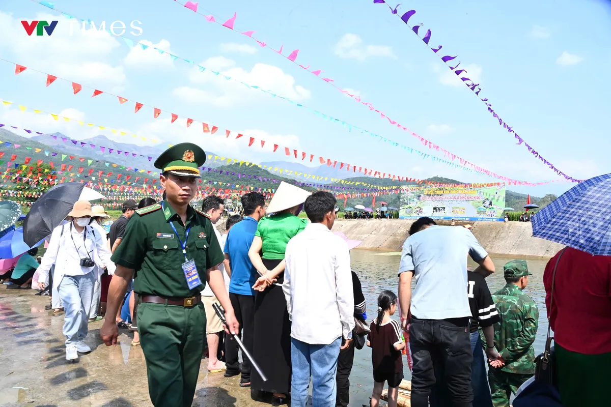 Lai Ch&acirc;u: Bộ đội Bi&ecirc;n ph&ograve;ng g&oacute;p sức giữ g&igrave;n, lan tỏa gi&aacute; trị Lễ hội Then Kin Pang - Ảnh 6.