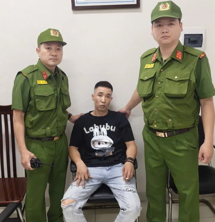 Kịp thời khống chế đối tượng g&acirc;y rối, h&agrave;nh hung l&aacute;i xe c&ocirc;ng nghệ trong đ&ecirc;m   - Ảnh 1.