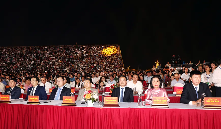 Ninh B&igrave;nh khai mạc Lễ hội Hoa Lư 2026: Linh kh&iacute; ng&agrave;n năm, vươn m&igrave;nh tỏa s&aacute;ng- Ảnh 2.