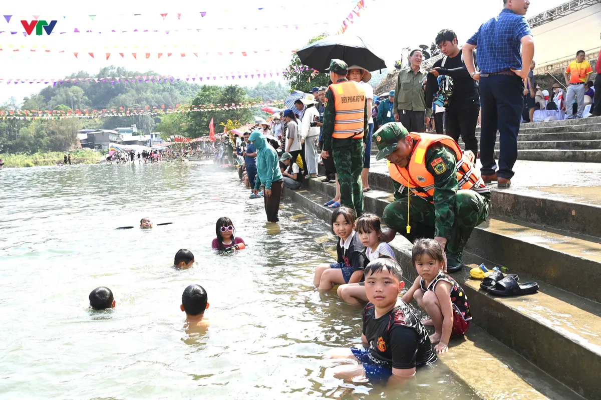 Lai Ch&acirc;u: Bộ đội Bi&ecirc;n ph&ograve;ng g&oacute;p sức giữ g&igrave;n, lan tỏa gi&aacute; trị Lễ hội Then Kin Pang - Ảnh 7.