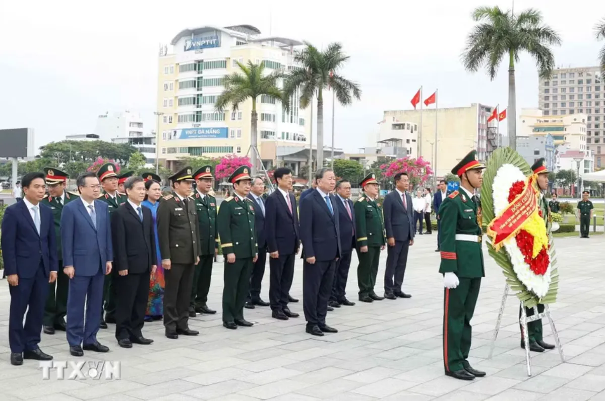 Tổng B&iacute; thư, Chủ tịch nước T&ocirc; L&acirc;m d&acirc;ng hương tưởng niệm c&aacute;c Anh h&ugrave;ng liệt sỹ tại Đ&agrave; Nẵng- Ảnh 2.