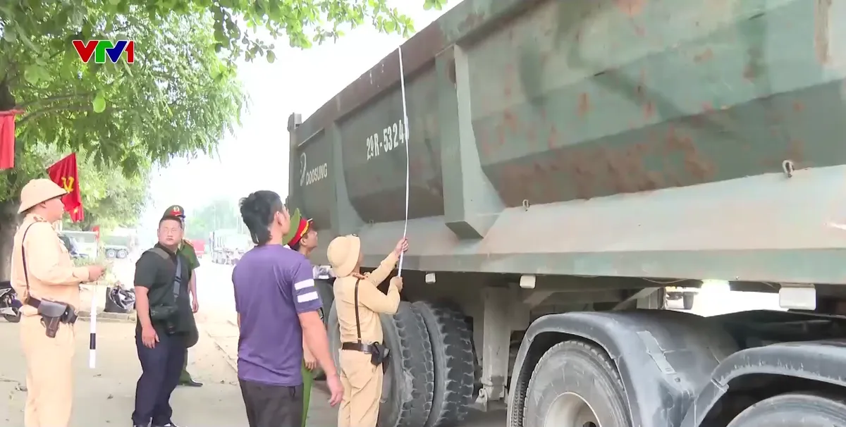 Siết chặt quản l&yacute;, ngăn chặn từ gốc vi phạm cơi nới th&agrave;nh th&ugrave;ng v&agrave; chở qu&aacute; tải - Ảnh 2.