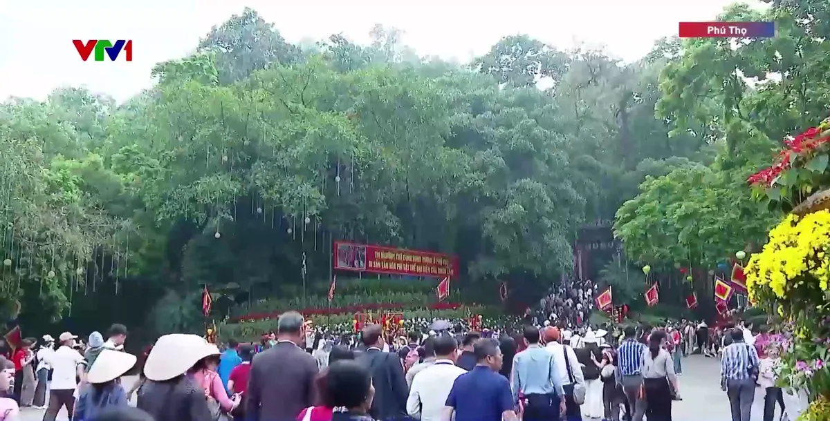 D&ograve;ng người h&agrave;nh hương về đất Tổ trong niềm tự h&agrave;o d&acirc;n tộc- Ảnh 2.