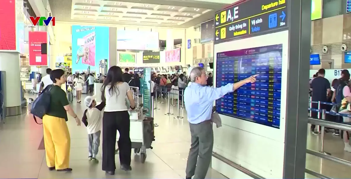 H&agrave;ng kh&ocirc;ng tăng cường năng lực khai th&aacute;c v&agrave; siết chặt an ninh bảo đảm phục vụ h&agrave;nh kh&aacute;ch dịp nghỉ lễ - Ảnh 2.
