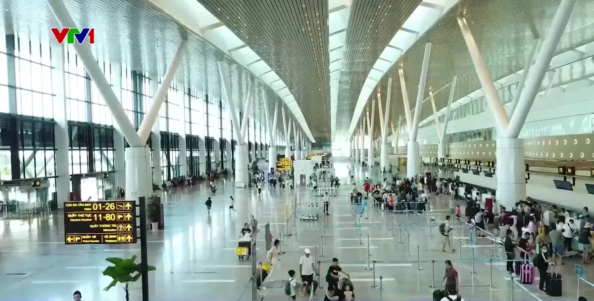 H&agrave;ng kh&ocirc;ng tăng cường năng lực khai th&aacute;c v&agrave; siết chặt an ninh bảo đảm phục vụ h&agrave;nh kh&aacute;ch dịp nghỉ lễ - Ảnh 1.