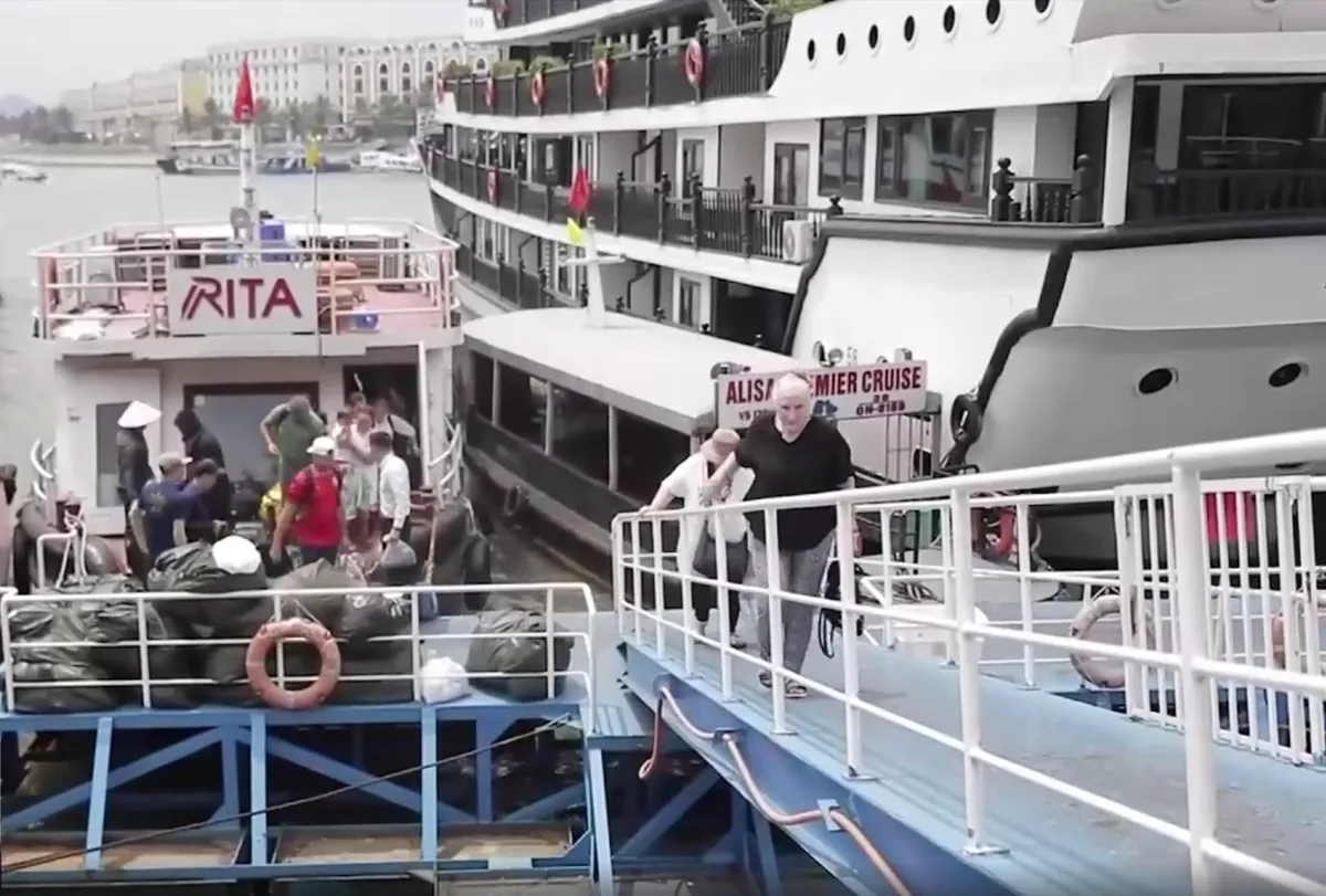 Siết chặt kiểm tra an toàn toàn diện đội tàu du lịch trên vịnh Hạ Long trước cao điểm hè - Ảnh 4.