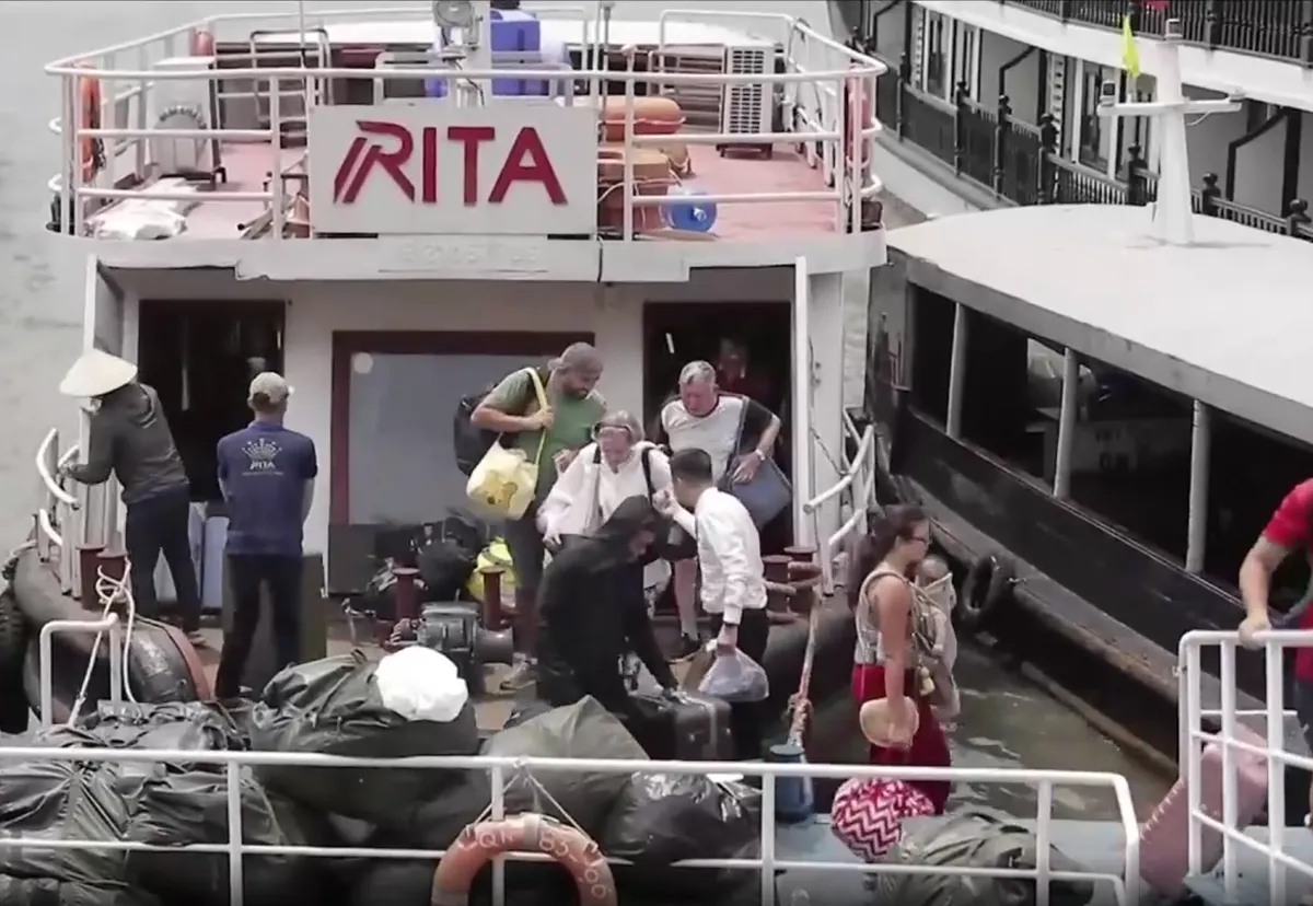 Siết chặt kiểm tra an toàn toàn diện đội tàu du lịch trên vịnh Hạ Long trước cao điểm hè - Ảnh 5.