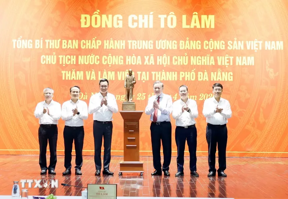 Tổng B&iacute; thư, Chủ tịch nước T&ocirc; L&acirc;m: X&acirc;y dựng Đ&agrave; Nẵng trở th&agrave;nh một cực tăng trưởng lớn của cả nước- Ảnh 4.