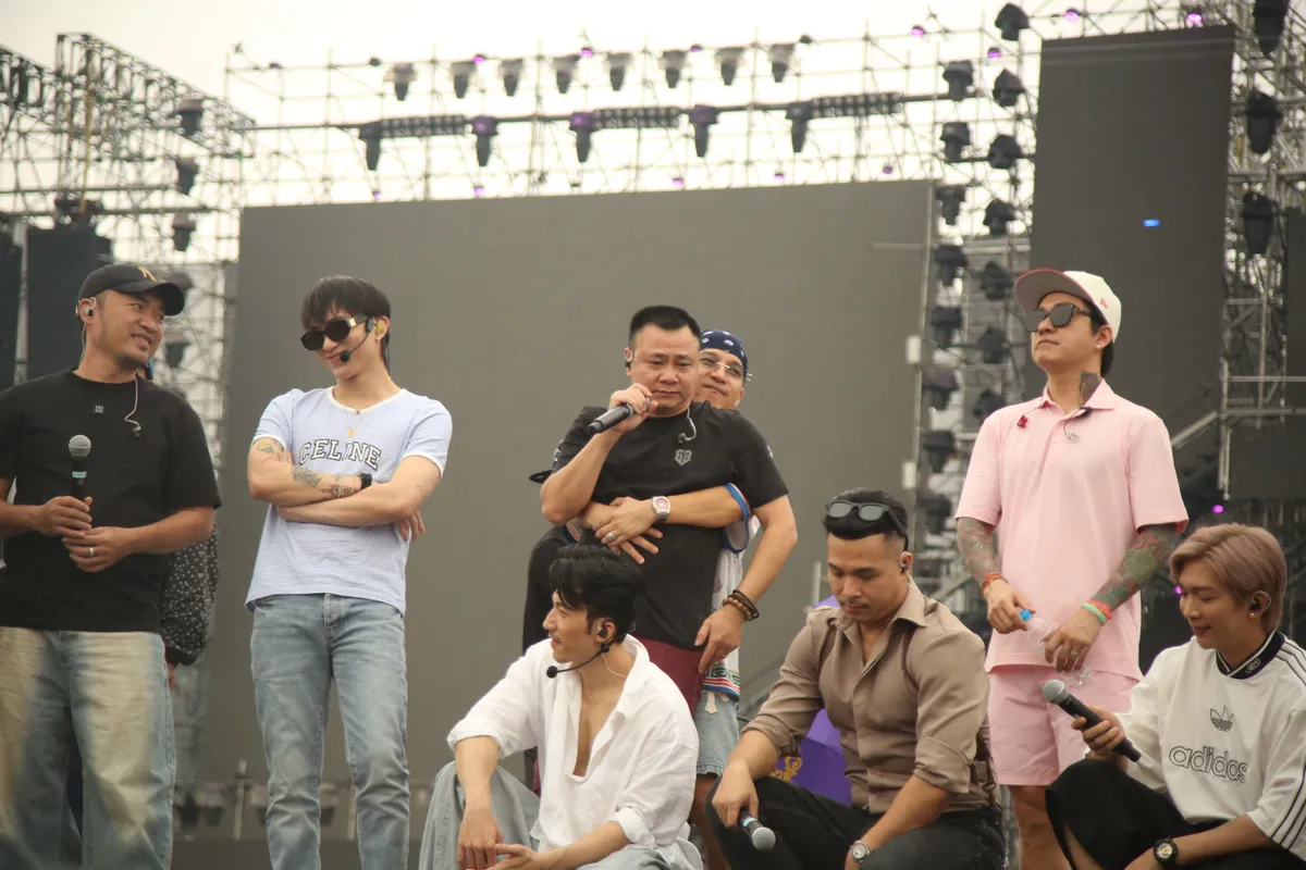 Gai Home tổng duyệt trong mưa, c&aacute;c Anh T&agrave;i vẫn ch&aacute;y hết m&igrave;nh- Ảnh 4.