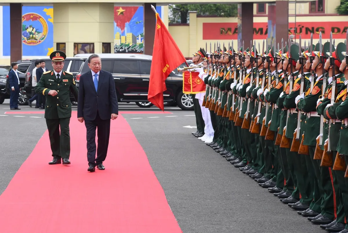 Tổng B&iacute; thư, Chủ tịch nước T&ocirc; L&acirc;m d&acirc;ng hương tưởng niệm Chủ tịch Hồ Ch&iacute; Minh tại Qu&acirc;n khu 5 - Ảnh 4.
