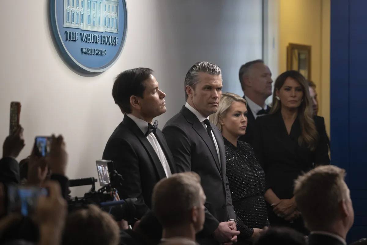 Đệ nhất phu nh&acirc;n Melania trải qua &ldquo;khoảnh khắc chấn động&rdquo; do vụ nổ s&uacute;ng tại bữa tiệc- Ảnh 1.