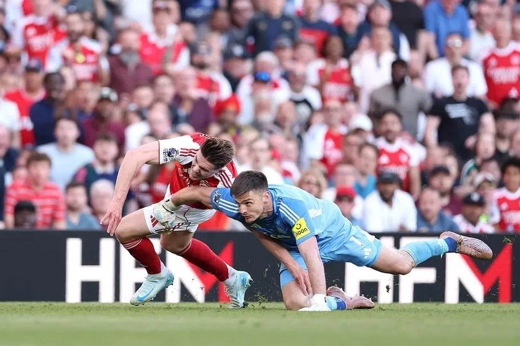 HLV Arteta nổi giận với trọng t&agrave;i d&ugrave; Arsenal thắng Newcastle, cho rằng đối thủ đ&aacute;ng bị thẻ đỏ- Ảnh 1.