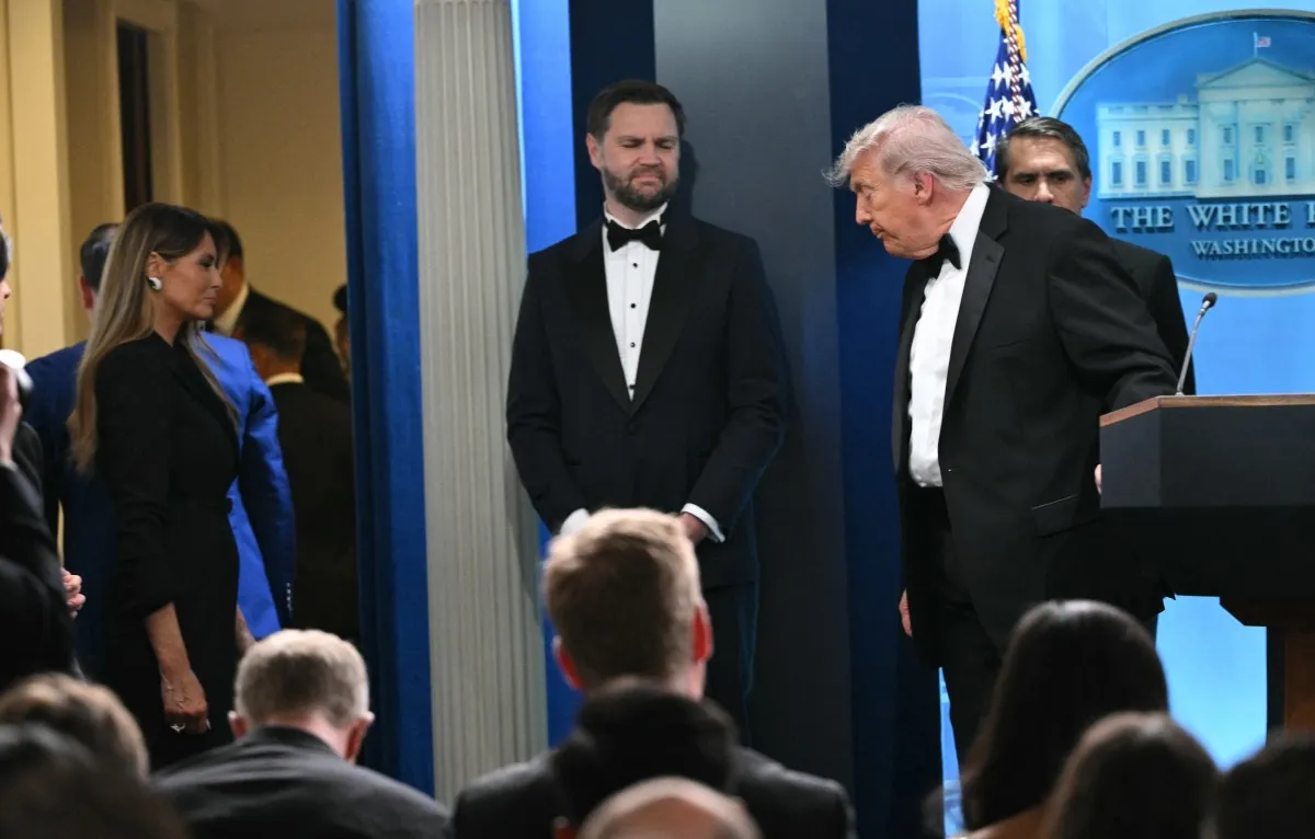 Ch&acirc;n dung nghi phạm nổ s&uacute;ng tại bữa tiệc tối của Tổng thống Trump- Ảnh 5.