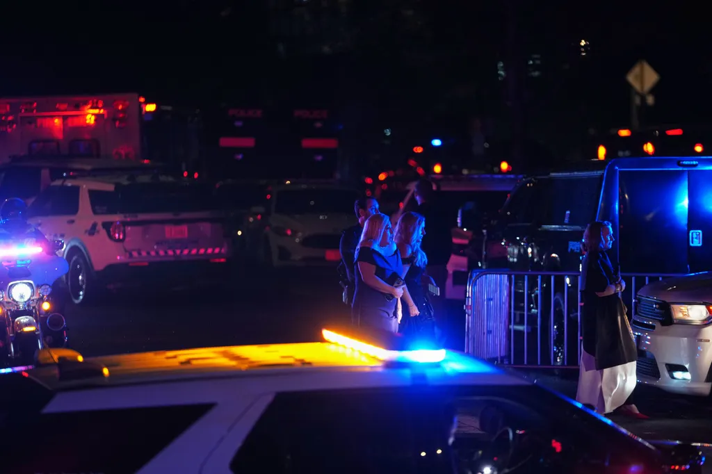 To&agrave;n cảnh vụ nổ s&uacute;ng tại bữa tiệc của Tổng thống Trump - Ảnh 7.