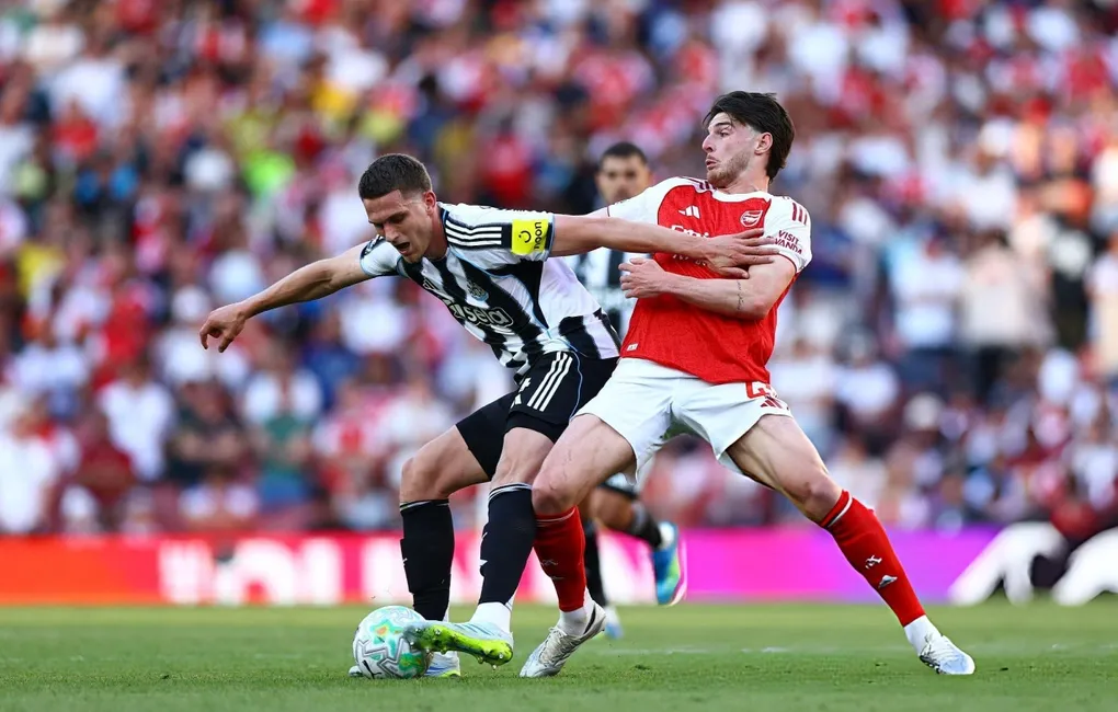 Arsenal hạ Newcastle, tạm chiếm ng&ocirc;i đầu Ngoại hạng Anh- Ảnh 1.