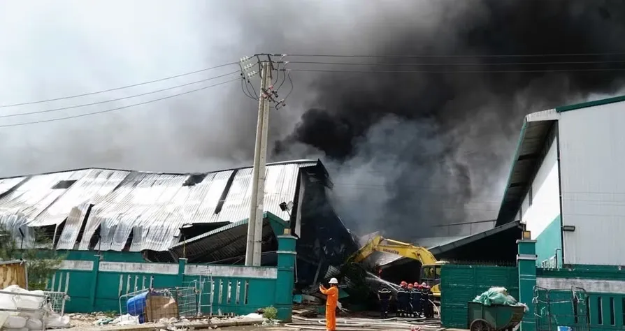 Ch&aacute;y lớn nh&agrave; xưởng của doanh nghiệp trong khu kinh tế ở Gia Lai, thiệt hại h&agrave;ng tỷ đồng - Ảnh 2.