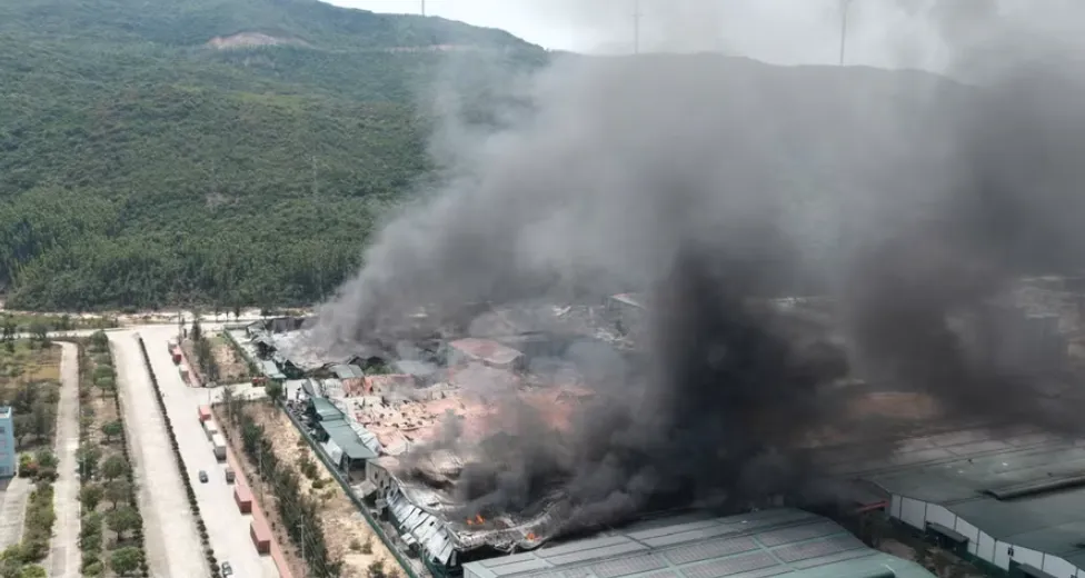 Ch&aacute;y lớn nh&agrave; xưởng của doanh nghiệp trong khu kinh tế ở Gia Lai, thiệt hại h&agrave;ng tỷ đồng - Ảnh 3.