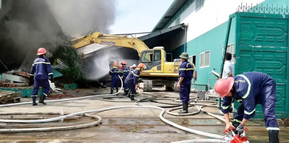 Ch&aacute;y lớn nh&agrave; xưởng của doanh nghiệp trong khu kinh tế ở Gia Lai, thiệt hại h&agrave;ng tỷ đồng - Ảnh 5.