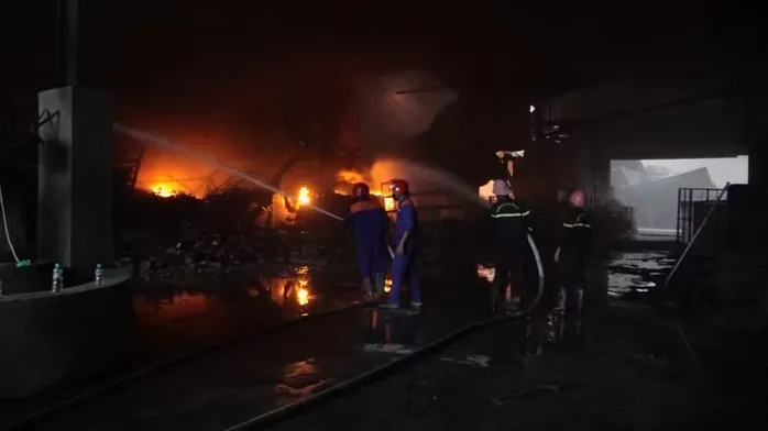 Ch&aacute;y lớn nh&agrave; xưởng của doanh nghiệp trong khu kinh tế ở Gia Lai, thiệt hại h&agrave;ng tỷ đồng - Ảnh 1.