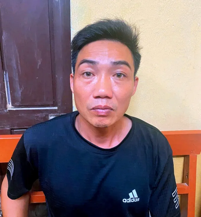 B&aacute;m theo bạn g&aacute;i đi chợ, người đ&agrave;n &ocirc;ng d&ugrave;ng dao s&aacute;t hại rồi uống h&oacute;a chất tự tử bất th&agrave;nh- Ảnh 1.