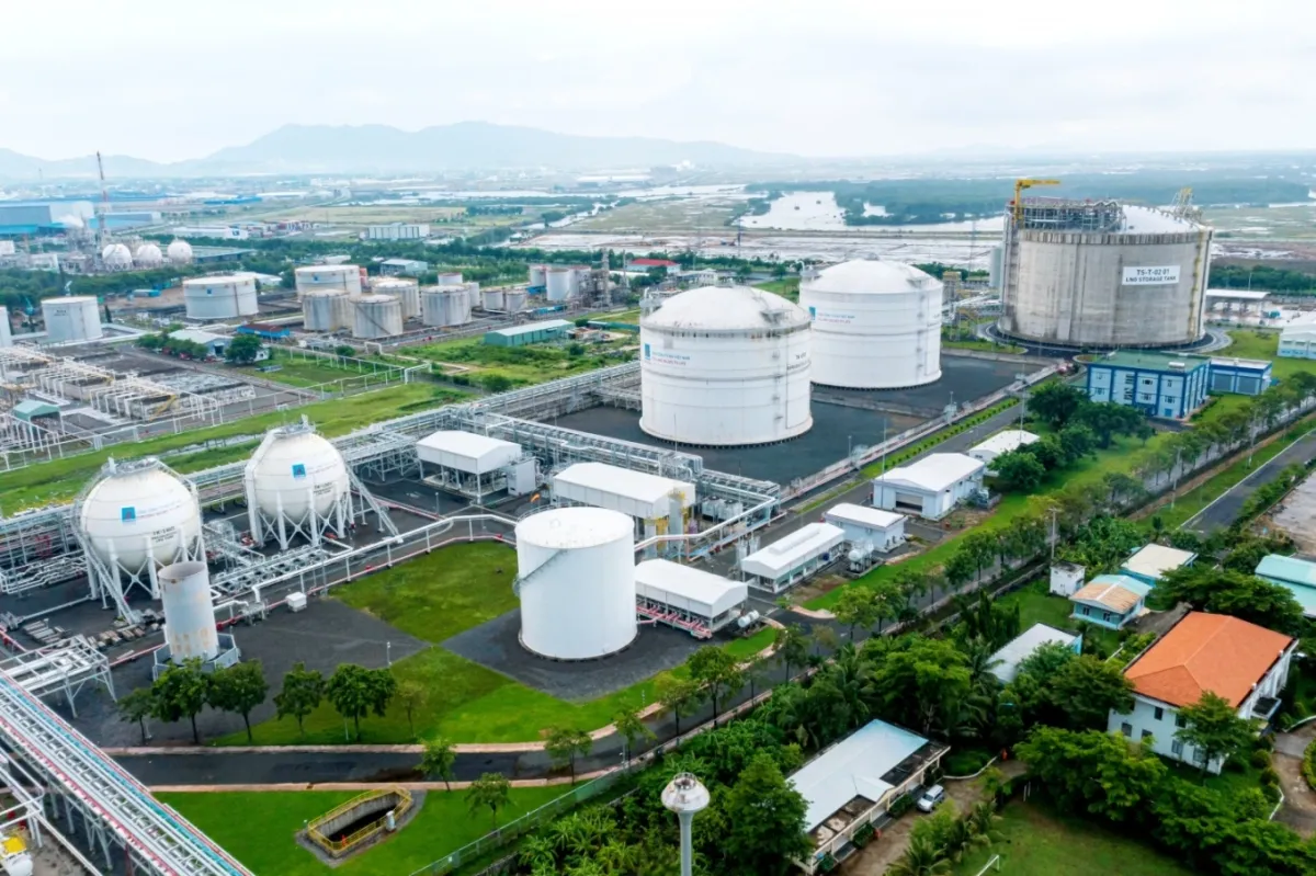 IEA cảnh b&aacute;o thị trường LNG to&agrave;n cầu căng thẳng k&eacute;o d&agrave;i đến năm 2027, gi&aacute; năng lượng kh&oacute; hạ nhiệt- Ảnh 1.