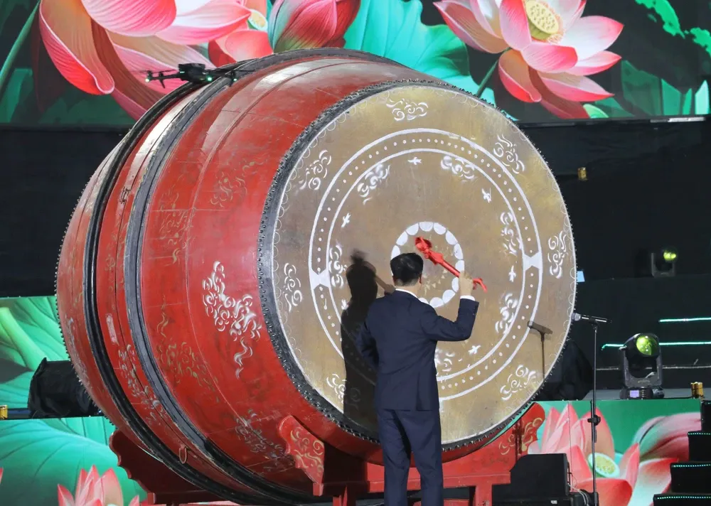 Ninh B&igrave;nh khai mạc Lễ hội Hoa Lư 2026: Linh kh&iacute; ng&agrave;n năm, vươn m&igrave;nh tỏa s&aacute;ng- Ảnh 5.