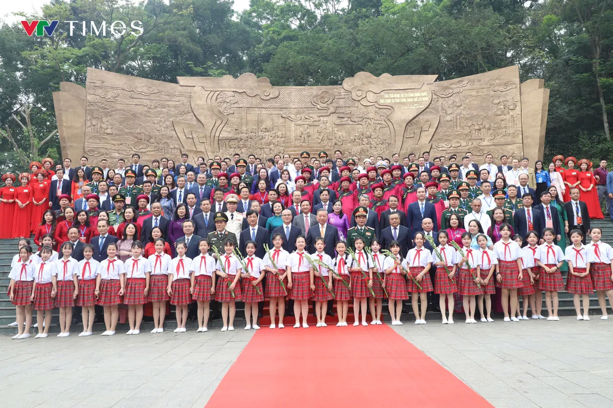 Triệu tr&aacute;i tim hướng về Đền H&ugrave;ng dịp Giỗ Tổ H&ugrave;ng Vương - Ảnh 4.