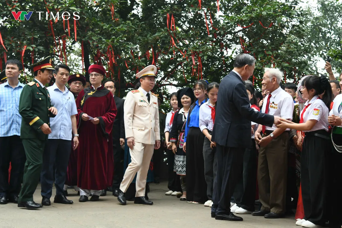 Tổng B&iacute; thư, Chủ tịch nước T&ocirc; L&acirc;m: Lan tỏa tinh thần đại đo&agrave;n kết tại Đền H&ugrave;ng - Ảnh 1.