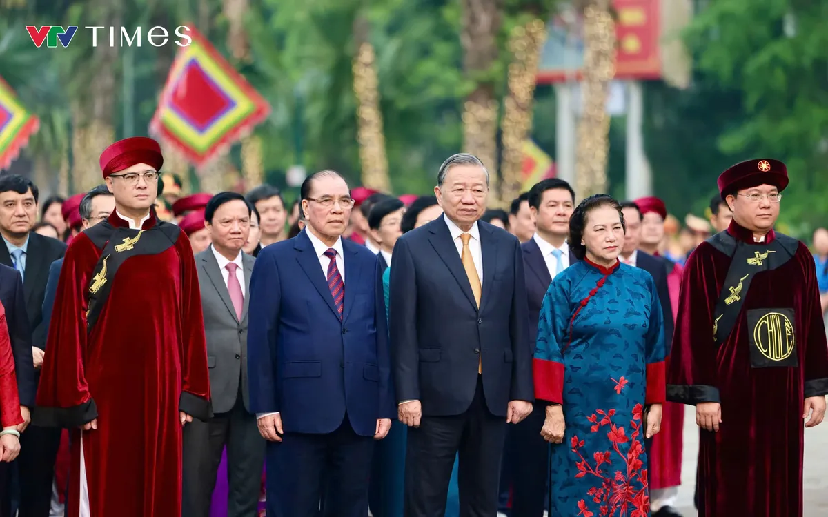 Tổng Bí thư, Chủ tịch nước Tô Lâm cùng lãnh đạo, nguyên lãnh đạo Đảng, Nhà nước và tỉnh Phú Thọ dự lễ dâng hương tại Đền Hùng.