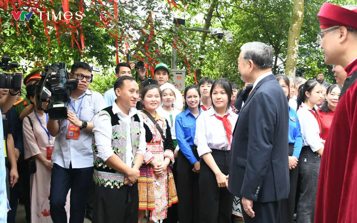 Tổng Bí thư, Chủ tịch nước Tô Lâm nói chuyện với đồng bào tại Đền Hùng