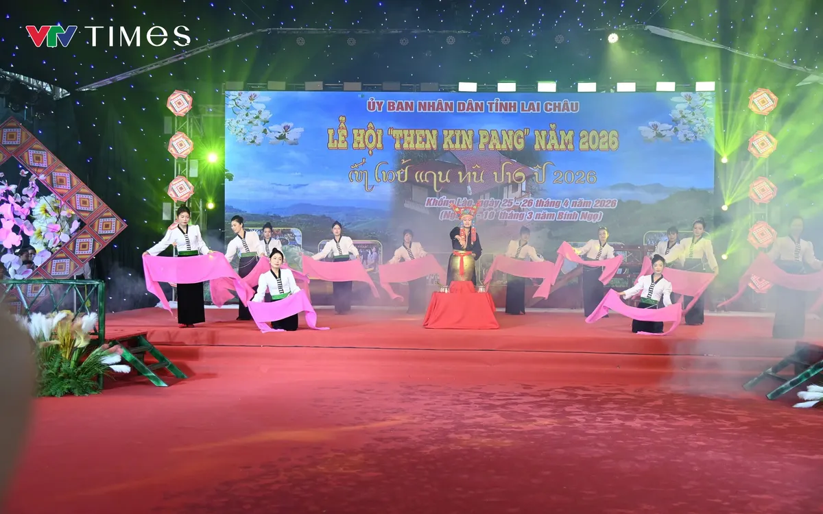 Quang cảnh lễ hội Then Kin Pang. Ảnh: Đức Duẩn