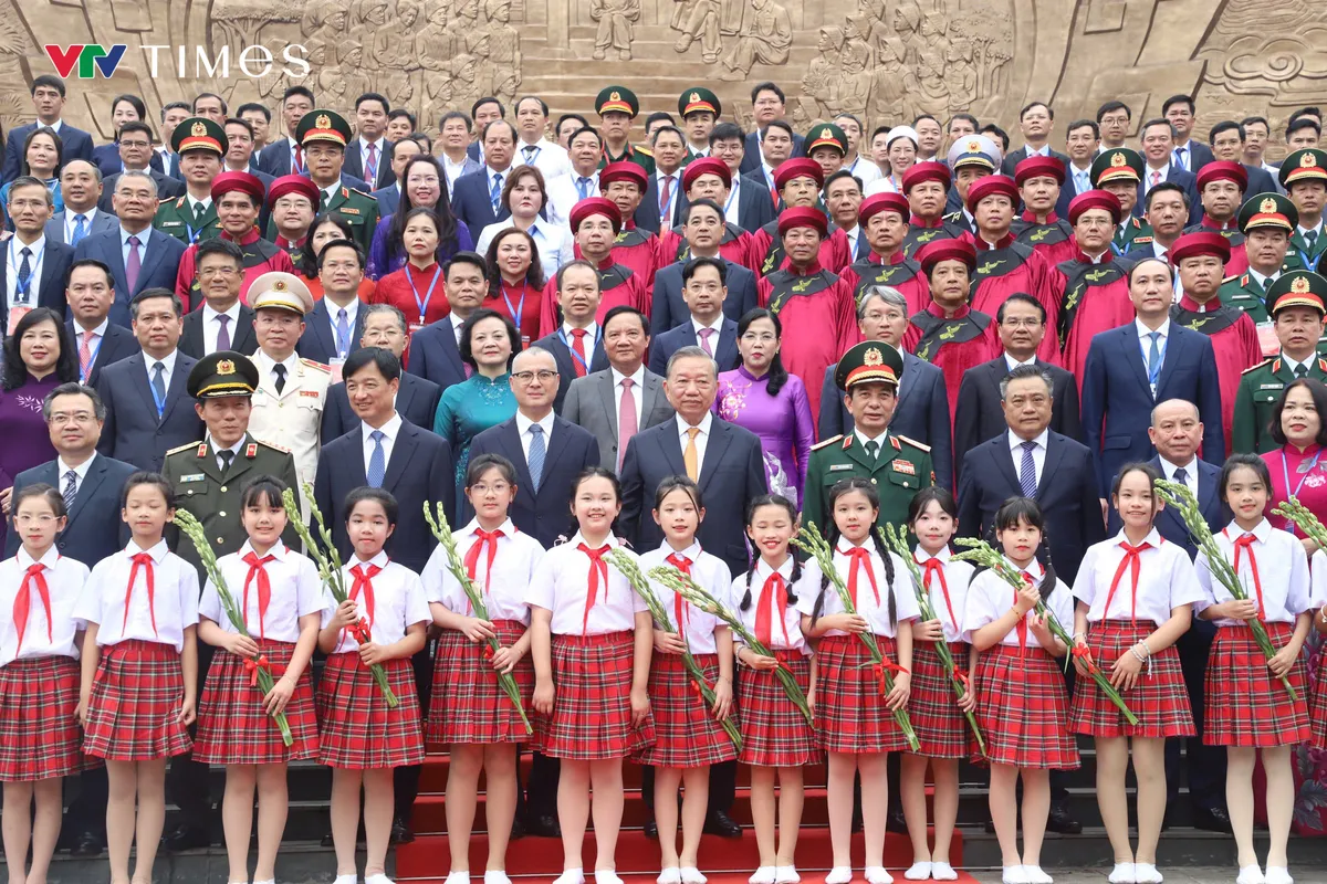 Tổng B&iacute; thư, Chủ tịch nước T&ocirc; L&acirc;m: Lan tỏa tinh thần đại đo&agrave;n kết tại Đền H&ugrave;ng - Ảnh 2.