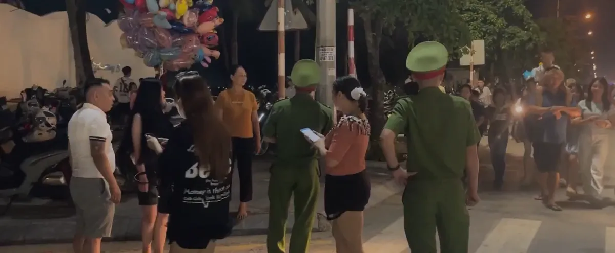 Chặt ch&eacute;m ph&iacute; gửi xe tại khu du lịch biển- Ảnh 3.