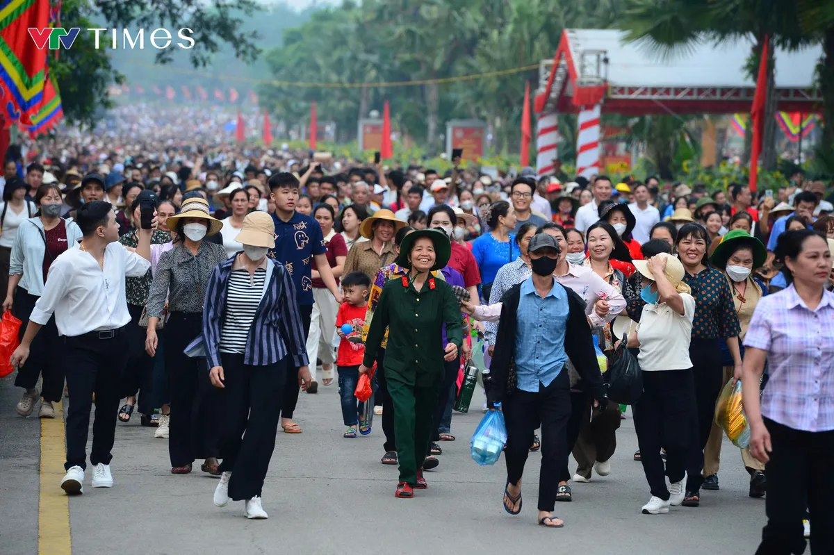 Tổng B&iacute; thư, Chủ tịch nước T&ocirc; L&acirc;m: Lan tỏa tinh thần đại đo&agrave;n kết tại Đền H&ugrave;ng - Ảnh 4.