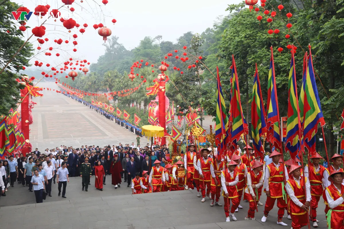Triệu tr&aacute;i tim hướng về Đền H&ugrave;ng dịp Giỗ Tổ H&ugrave;ng Vương - Ảnh 1.