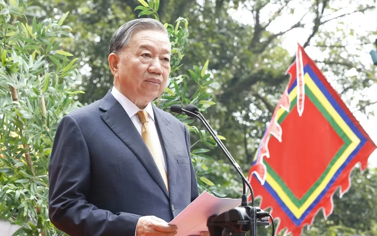 Tổng Bí thư, Chủ tịch nước Tô Lâm nói chuyện với các tầng lớp nhân dân tại Khu di tích lịch sử Quốc gia Đặc biệt Đền Hùng. (Ảnh: TTXVN)