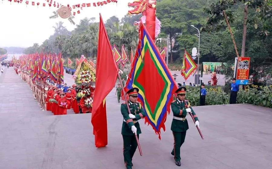 Tổng B&iacute; thư, Chủ tịch nước T&ocirc; L&acirc;m d&acirc;ng hương tưởng niệm c&aacute;c Vua H&ugrave;ng tại Đền H&ugrave;ng- Ảnh 3.