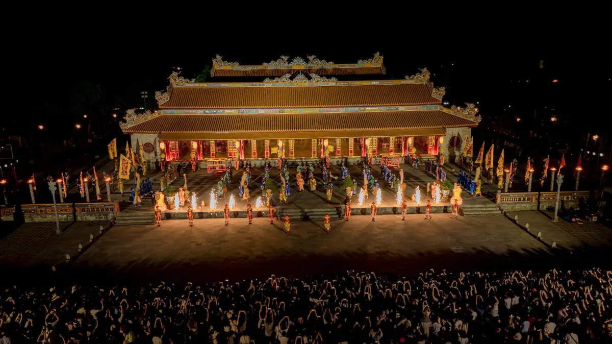 Đ&ecirc;m Đại Nội trong sắc m&agrave;u Ho&agrave;ng cung huyền ảo - Ảnh 6.