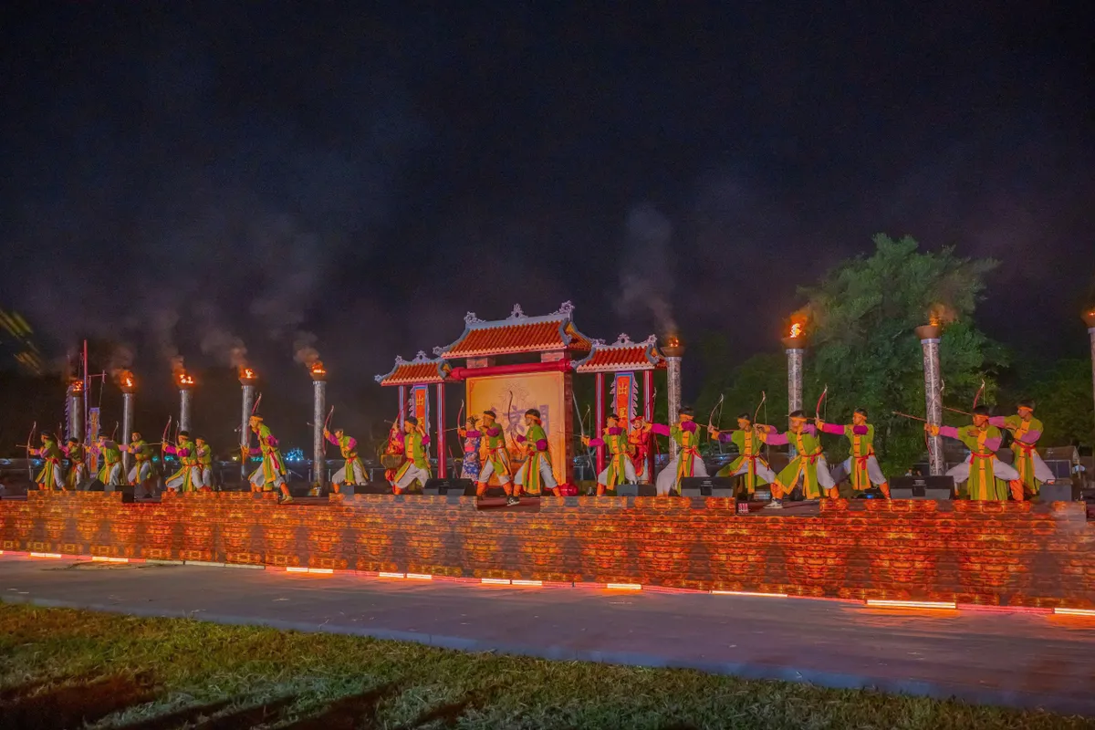 Đ&ecirc;m Đại Nội trong sắc m&agrave;u Ho&agrave;ng cung huyền ảo - Ảnh 7.