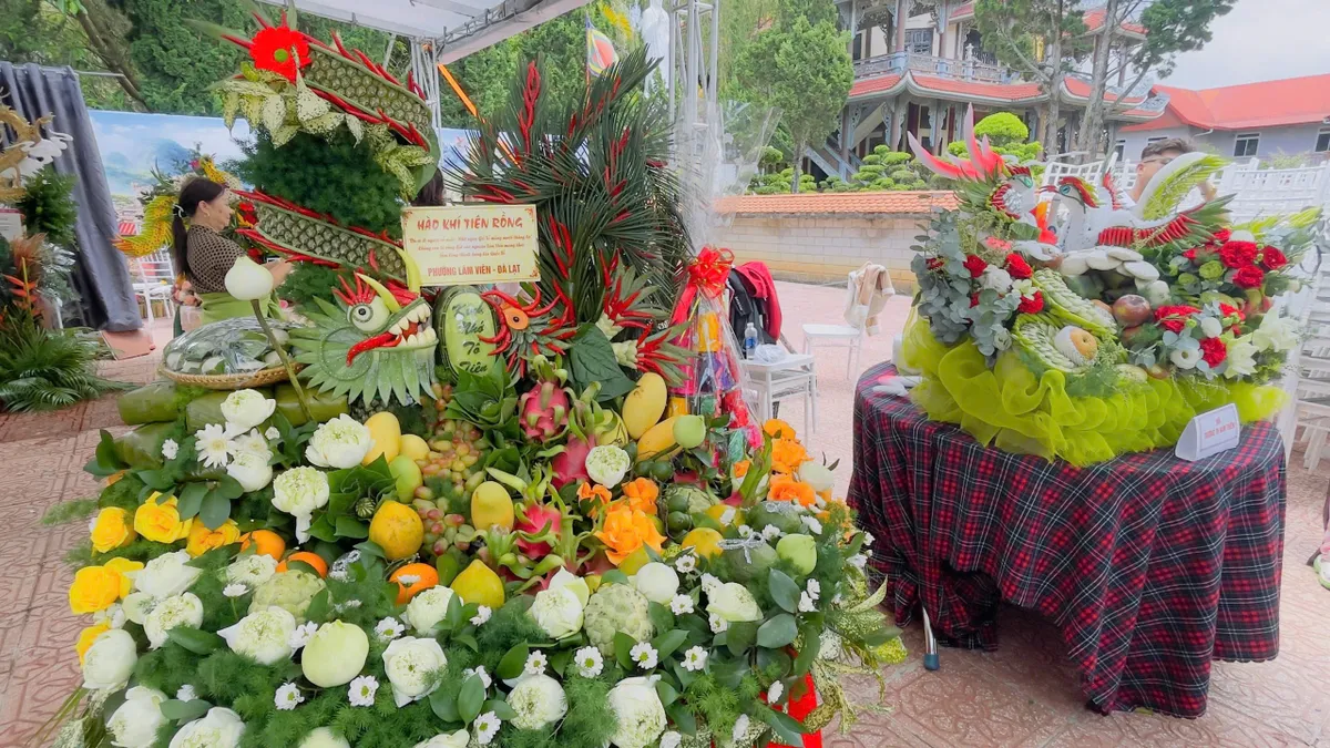 S&ocirc;i nổi hội thi g&oacute;i, nấu b&aacute;nh chưng v&agrave; trang tr&iacute; m&acirc;m lễ vật "Hương sắc Việt Nam d&acirc;ng Quốc Tổ"- Ảnh 4.