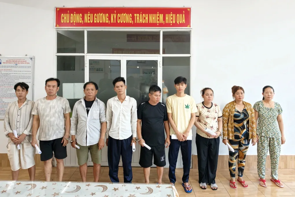 Khởi tố băng nh&oacute;m d&agrave;n cảnh va chạm để cướp giật t&agrave;i sản tại T&acirc;n Hu&ecirc; Vi&ecirc;n- Ảnh 1.