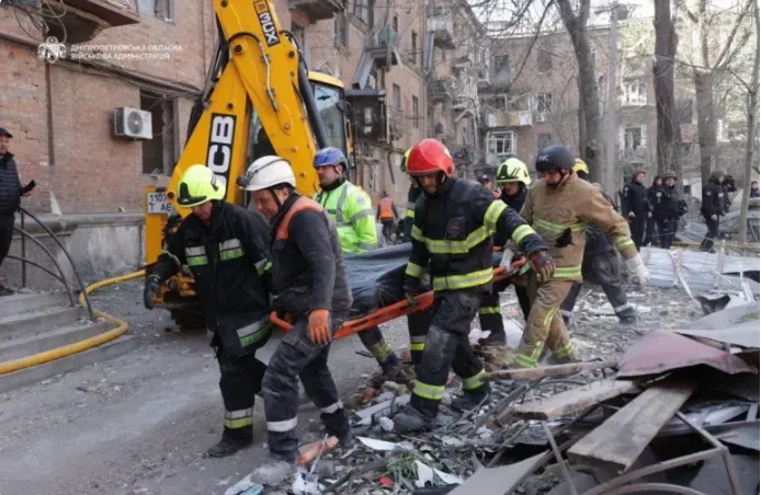 Ukraine tấn c&ocirc;ng nh&agrave; m&aacute;y lọc dầu Yaroslavl v&agrave; nhiều khu vực của Nga- Ảnh 1.