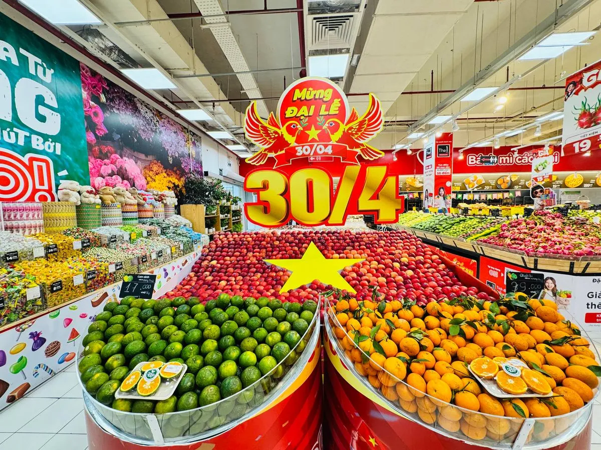 B&aacute;n lẻ chạy đua k&iacute;ch cầu dịp lễ d&agrave;i ng&agrave;y- Ảnh 1.