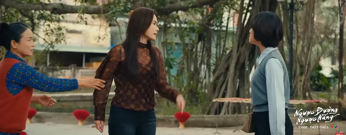 Ngược đường ngược nắng - Tập 20: Bố Mai "chặn cửa" đuổi kh&eacute;o Trung, Hồng "vẽ đường" cho Thắng t&aacute;n Mai - Ảnh 3.