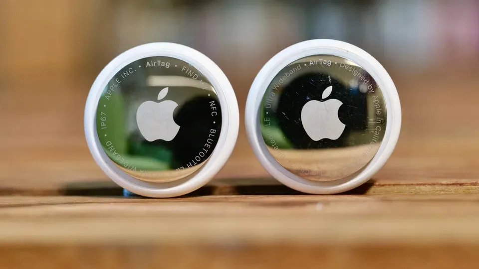 C&aacute;ch ph&aacute;t hiện v&agrave; xử l&yacute; AirTag theo d&otilde;i tr&aacute;i ph&eacute;p tr&ecirc;n iPhone- Ảnh 1.